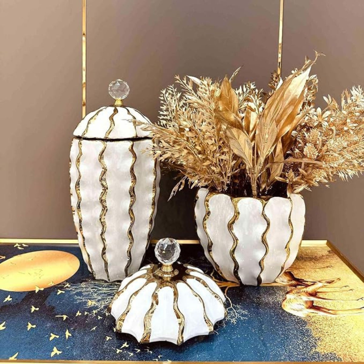 White and gold ribbed Pumpkin vase with decorative crystal-style lid handle