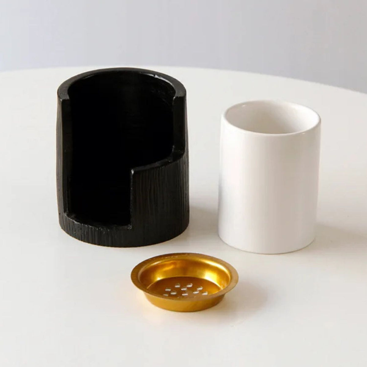 Black and white incense burner measuring 9.8 cm high and 8.5 cm wide